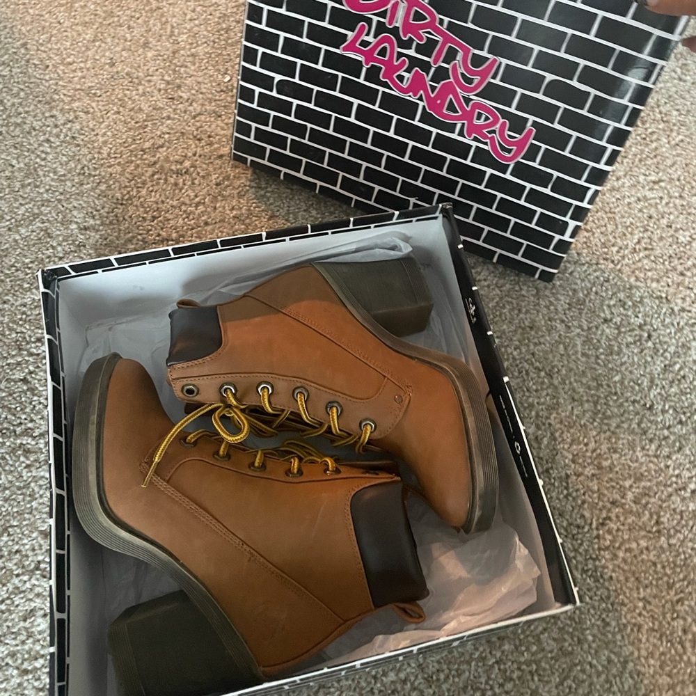 HEELED COMBAT BOOTIES (AKIRA / DIRTY LAUNDRY)